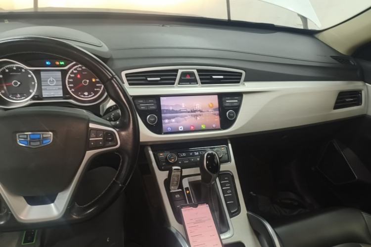 Used Geely Auto Emgrand X7 Sport 2018 1.8TD Automatic Two-Wheel Drive Zhiya Model Center Console