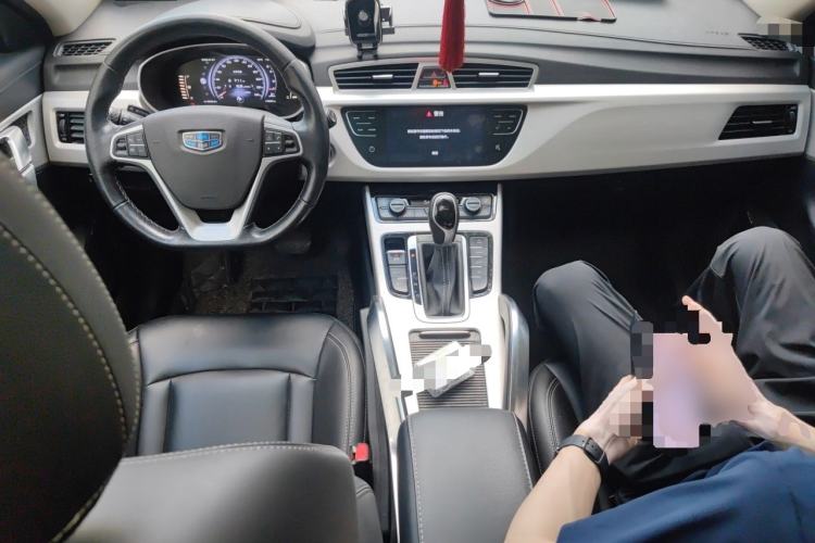 Used Geely Auto Emgrand X7 Sport 2018 1.8TD Automatic Two-Wheel Drive Smart 4G Connected Version Center Console