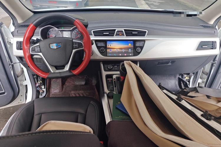 Used Geely Auto Emgrand X7 Sport 2018 1.8TD Automatic Two-Wheel Drive Zhiya Model Center Console