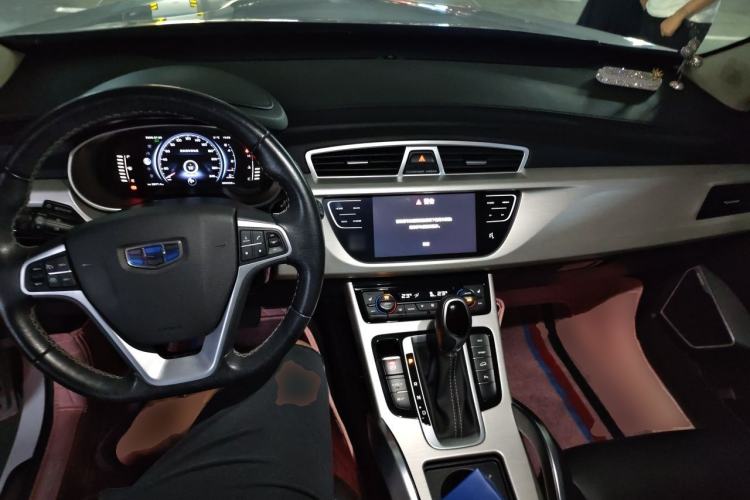 Used Geely Auto Emgrand X7 Sport 2018 1.8TD Automatic Two-Wheel Drive Smart 4G Connected Version Center Console