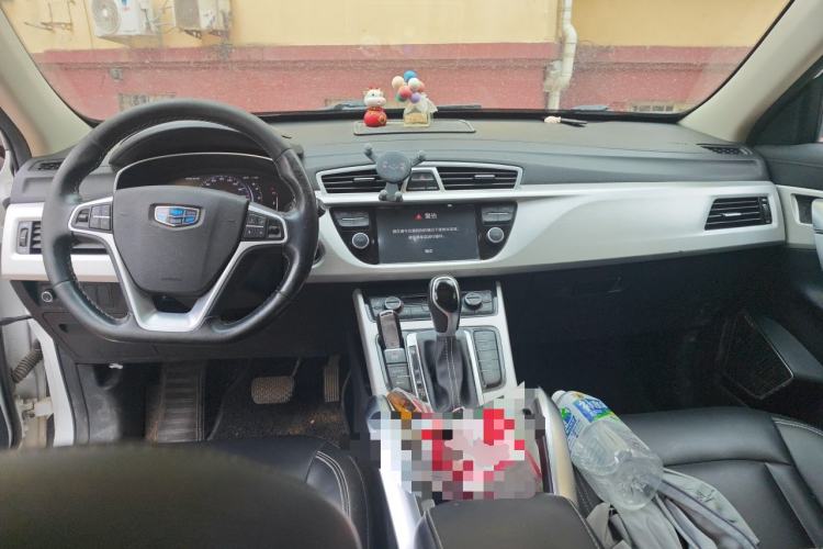 Used Geely Auto Emgrand X7 Sport 2018 1.8TD Automatic Two-Wheel Drive Smart Connect 4G Internet Edition Center Console
