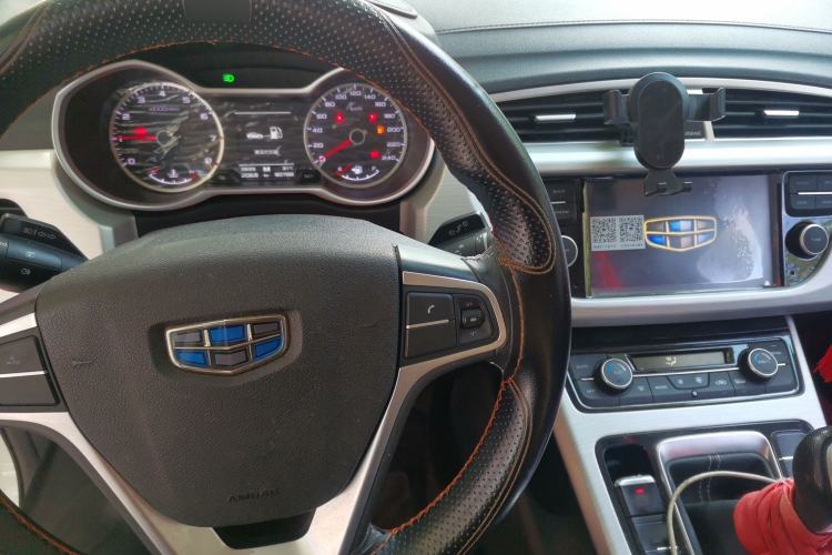 Used Geely Auto Emgrand X7 Sport 2018 1.8TD Manual Two-Wheel Drive Zhiya Model Center Console