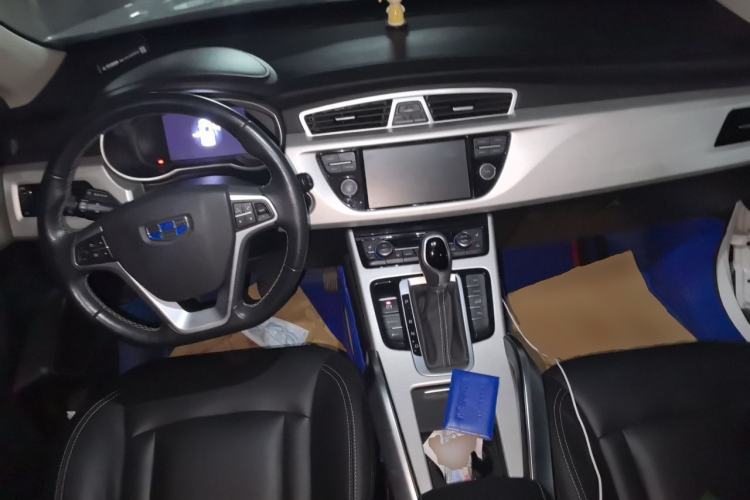 Used Geely Auto Emgrand X7 Sport 2018 1.8TD Automatic Two-Wheel Drive Smart Connect 4G Internet Edition Center Console