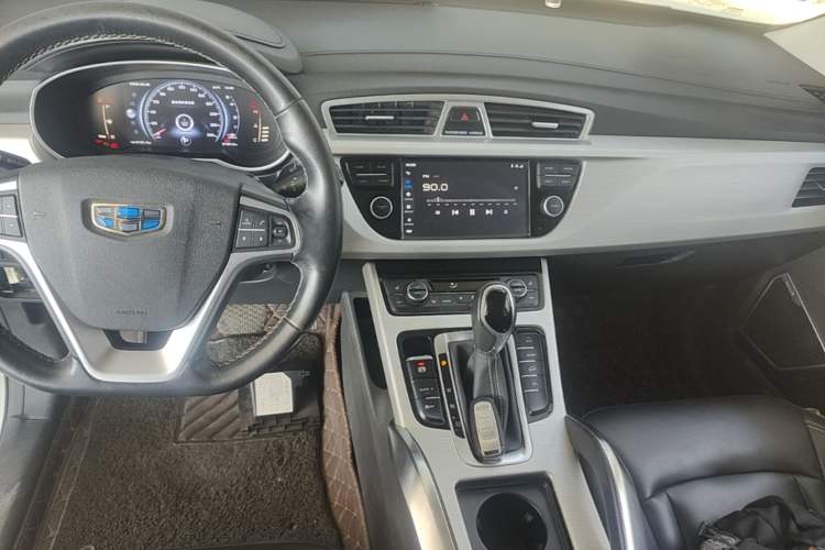 Used Geely Auto Emgrand X7 Sport 2018 1.8TD Automatic Two-Wheel Drive Smart Connect 4G Internet Edition Center Console