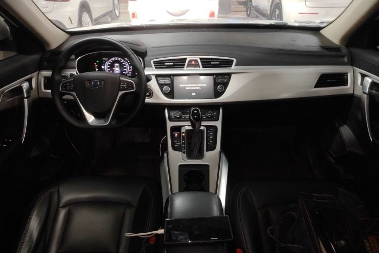 Used Geely Auto Emgrand X7 Sport 2018 1.8TD Automatic Two-Wheel Drive Smart Connect 4G Internet Edition Center Console