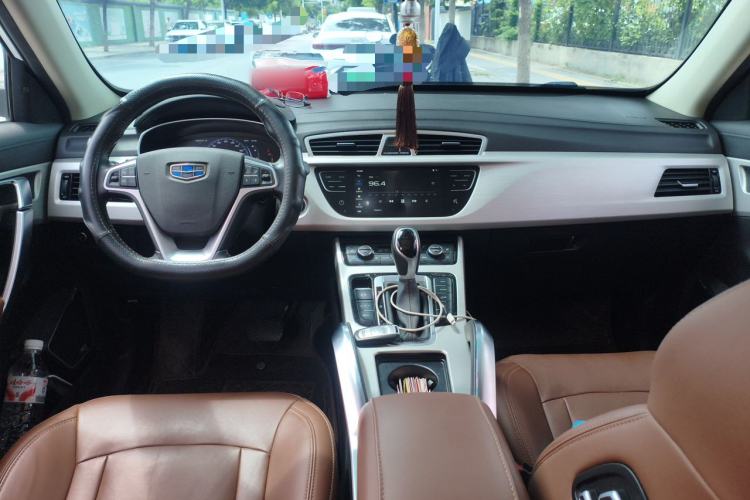 Used Geely Auto Emgrand X7 Sport 2018 1.8TD Automatic Two-Wheel Drive ZhiZun Model with 4G Connectivity Center Console
