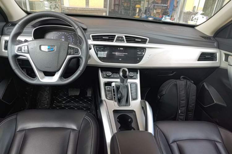 Used Geely Auto Emgrand X7 Sport 2018 1.8TD Automatic Two-Wheel Drive Smart 4G Connected Version Center Console