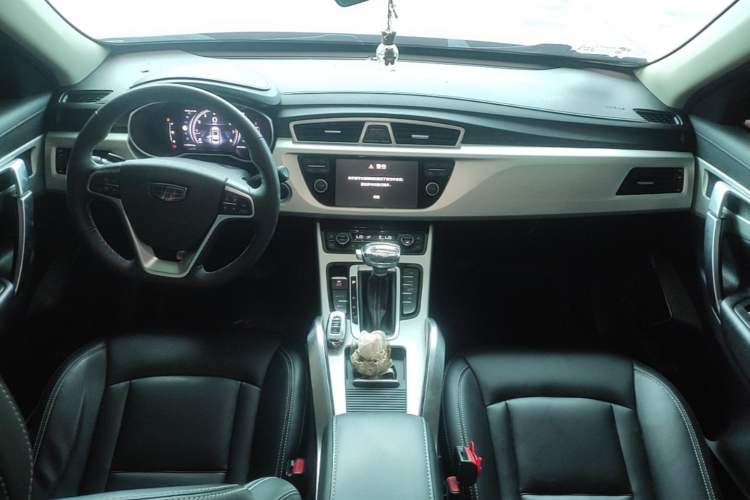 Used Geely Auto Emgrand X7 Sport 2018 1.8TD Automatic Two-Wheel Drive Smart Connect 4G Internet Edition Center Console
