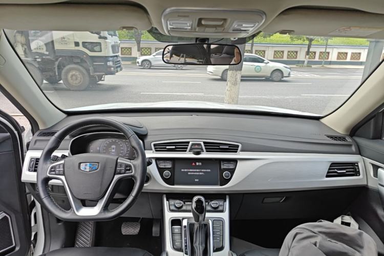Used Geely Auto Emgrand X7 Sport 2018 1.8TD Automatic Two-Wheel Drive Smart Connect 4G Internet Edition Center Console