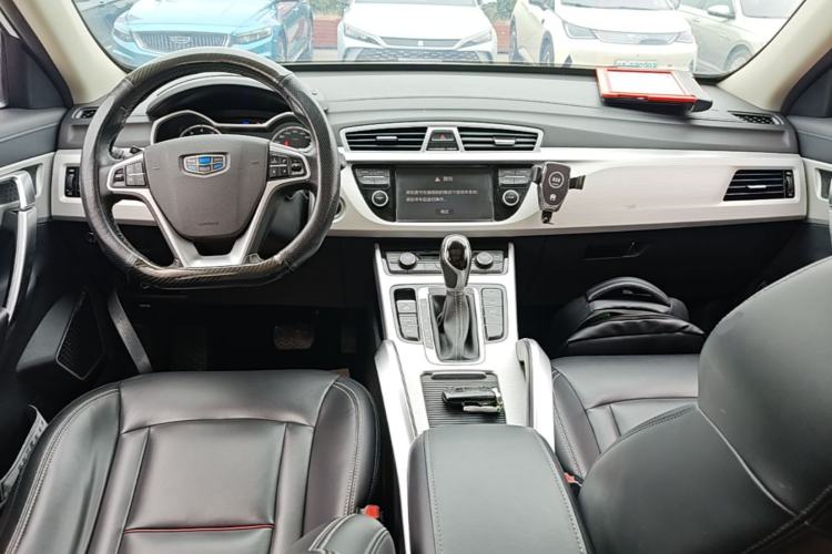 Used Geely Auto Emgrand X7 Sport 2018 1.8TD Automatic Two-Wheel Drive Zhiya Model Center Console