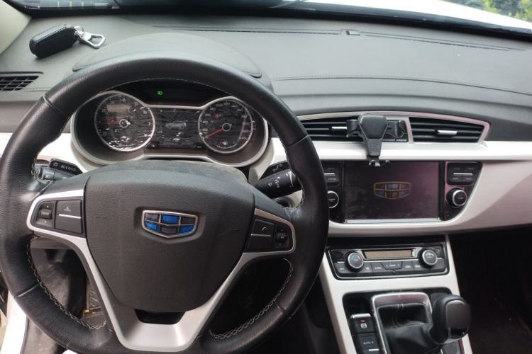 Used Geely Auto Emgrand X7 Sport 2018 2.0L Manual Two-Wheel Drive Zhiya Version Center Console
