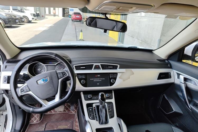 Used Geely Auto Emgrand X7 Sport 2018 1.8TD Automatic Two-Wheel Drive Zhiya Model Center Console