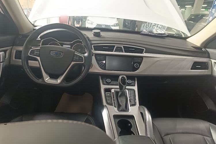 Used Geely Auto Emgrand X7 Sport 2018 1.8TD Automatic Two-Wheel Drive Zhiya Model Center Console