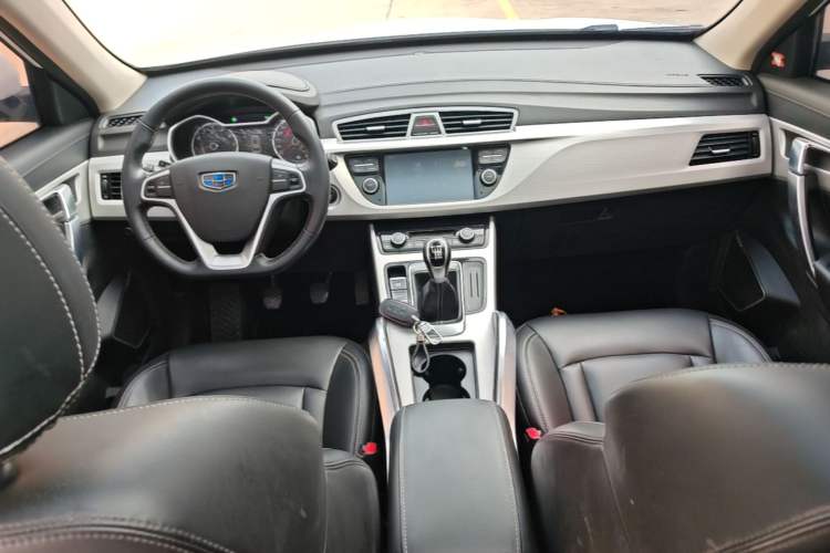 Used Geely Auto Emgrand X7 Sport 2018 2.0L Manual Two-Wheel Drive Zhiya Version Center Console