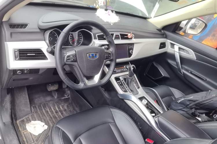 Used Geely Auto Emgrand X7 Sport 2018 1.8TD Automatic Two-Wheel Drive Zhiya Model Center Console