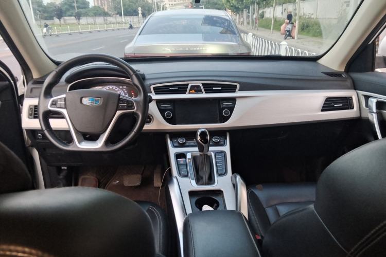 Used Geely Auto Emgrand X7 Sport 2018 Revised Version 1.8TD Automatic Two-Wheel Drive Smart Connectivity 4G-Enabled Edition Center Console