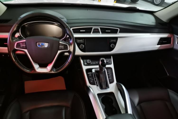 Used Geely Auto Emgrand X7 Sport 2018 1.8TD Automatic Two-Wheel Drive Smart Connect 4G Internet Edition Center Console