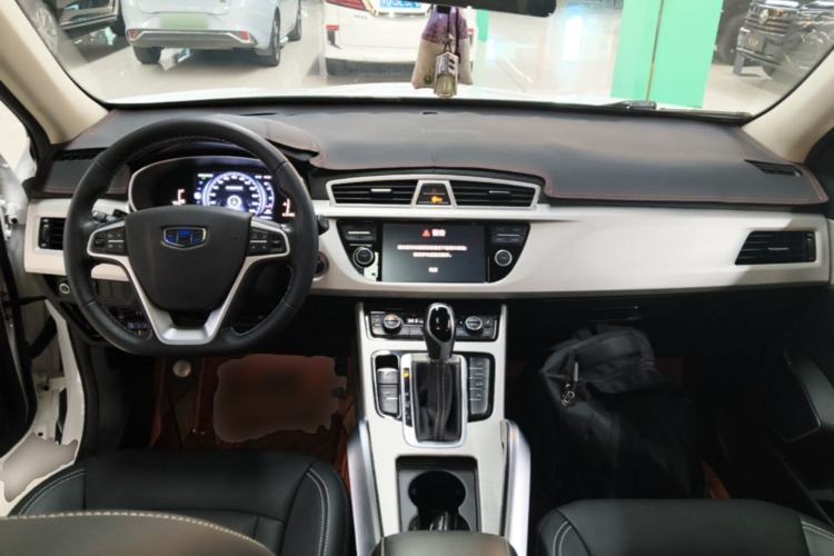 Used Geely Auto Emgrand X7 Sport 2018 1.8TD Automatic Two-Wheel Drive Smart Connect 4G Internet Edition Center Console