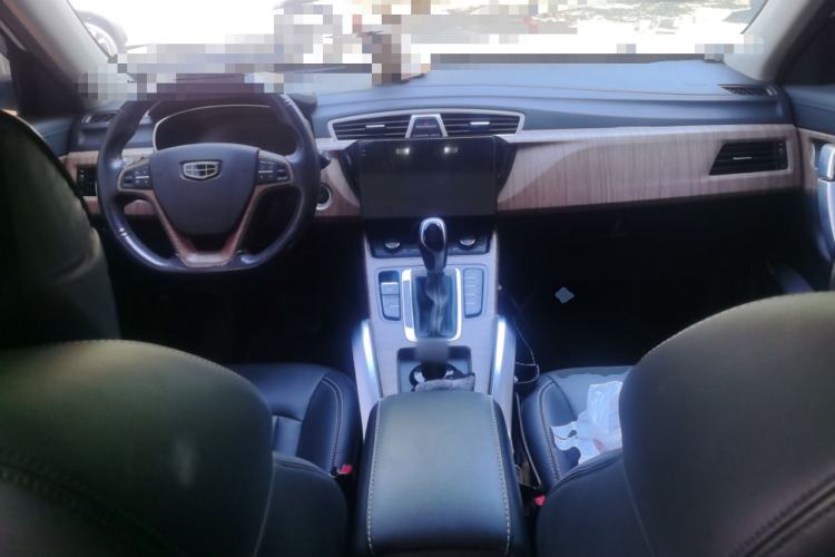 Used Geely Auto Emgrand X7 Sport 2018 1.8TD Automatic Two-Wheel Drive Smart Connect 4G Internet Edition Center Console