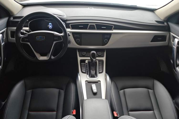 Used Geely Auto Emgrand X7 Sport 2018 1.8TD Automatic Two-Wheel Drive Smart Connect 4G Internet Edition Center Console
