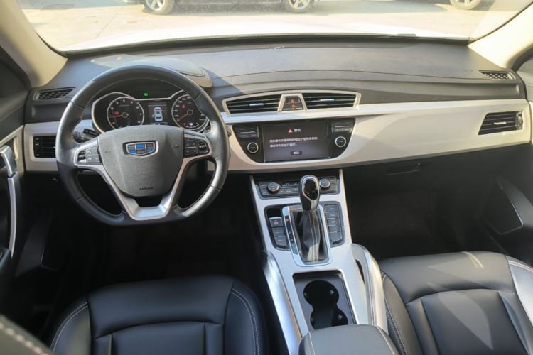Used Geely Auto Emgrand X7 Sport 2018 1.8TD Automatic Two-Wheel Drive Zhiya Model Center Console