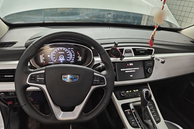 Used Geely Auto Emgrand X7 Sport 2018 1.8TD Automatic Two-Wheel Drive Smart Connect 4G Internet Edition Center Console