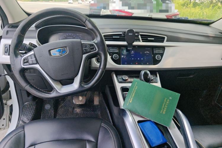 Used Geely Auto Emgrand X7 Sport 2018 1.8TD Automatic Two-Wheel Drive Smart Connect 4G Internet Edition Center Console