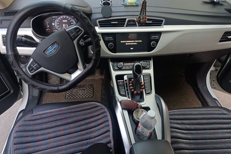 Used Geely Auto Emgrand X7 Sport 2018 Revised Version 1.8TD Automatic Two-Wheel Drive Smart Connectivity 4G-Enabled Edition Center Console