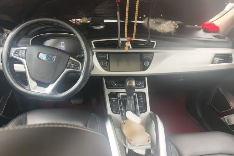 Used Geely Auto Emgrand X7 Sport 2018 Revised Version 1.8TD Automatic Two-Wheel Drive Smart Connectivity 4G-Enabled Edition Center Console