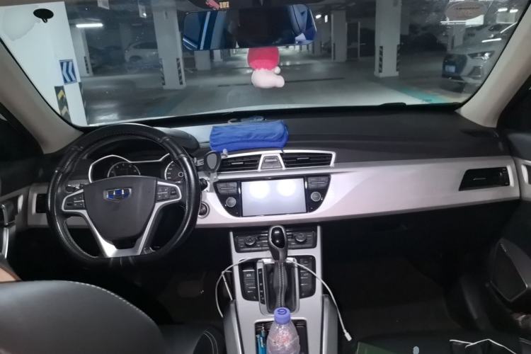 Used Geely Auto Emgrand X7 Sport 2018 1.8TD Automatic Two-Wheel Drive Zhiya Model Center Console