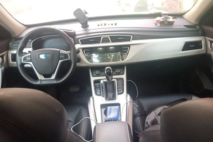 Used Geely Auto Emgrand X7 Sport 2018 1.8TD Automatic Two-Wheel Drive Smart Connect 4G Internet Edition Center Console
