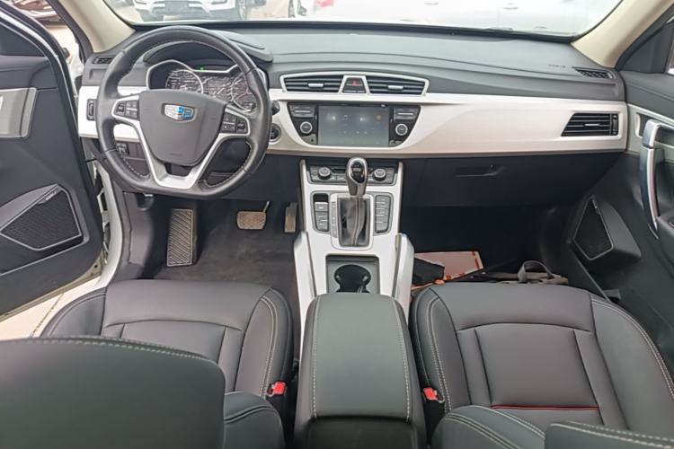 Used Geely Auto Emgrand X7 Sport 2018 1.8TD Automatic Two-Wheel Drive Zhiya Model Center Console