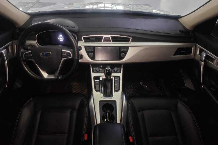 Used Geely Auto Emgrand X7 Sport 2018 1.8TD Automatic Two-Wheel Drive Smart Connect 4G Internet Edition Center Console
