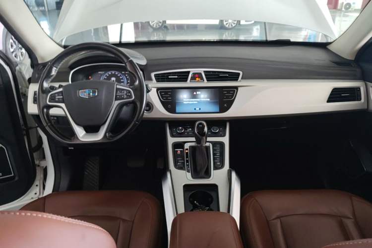 Used Geely Auto Emgrand X7 Sport 2018 1.8TD Automatic All-Wheel-Drive ZhiZun Model with 4G Connectivity Center Console