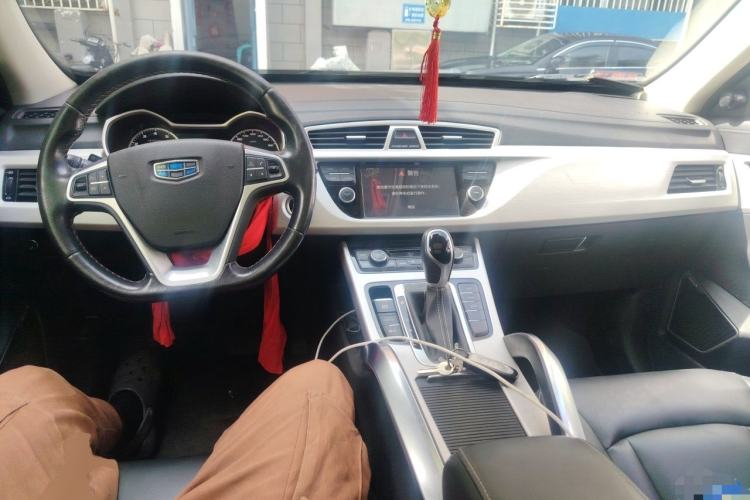 Used Geely Auto Emgrand X7 Sport 2018 1.8TD Automatic Two-Wheel Drive Zhiya Model Center Console