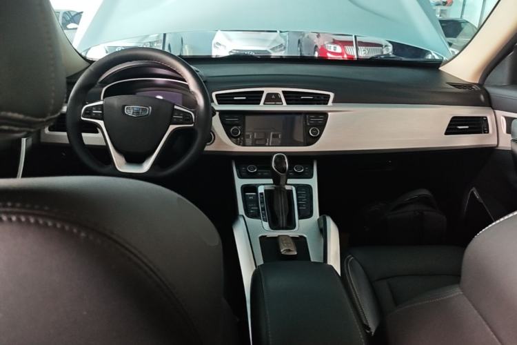 Used Geely Auto Emgrand X7 Sport 2018 1.8TD Automatic Two-Wheel Drive Smart Connect 4G Internet Edition Center Console
