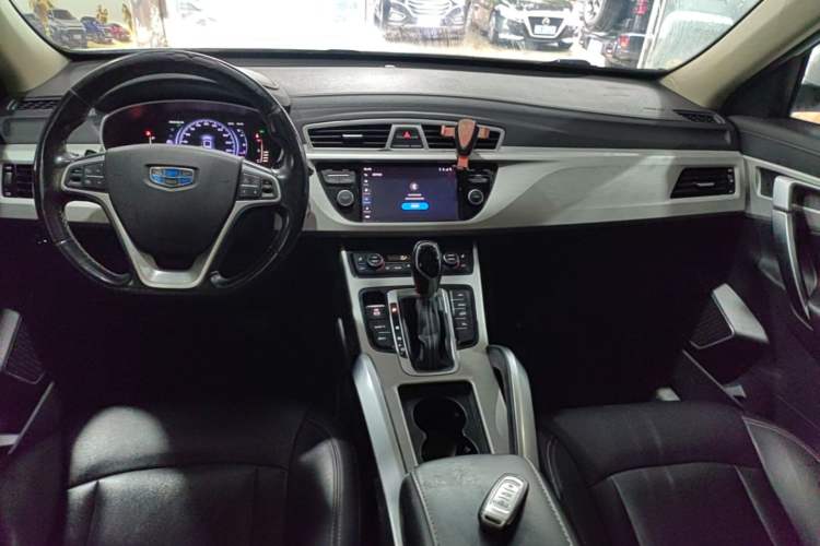 Used Geely Auto Emgrand X7 Sport 2018 1.8TD Automatic Two-Wheel Drive Smart Connect 4G Internet Edition Center Console
