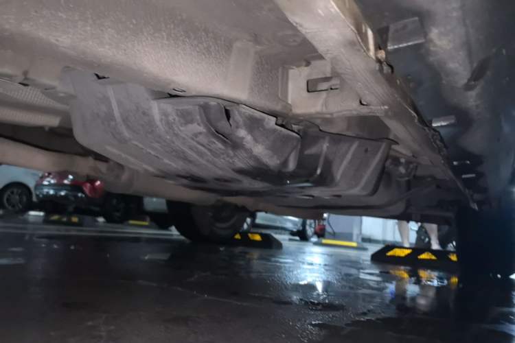 Used Geely Auto Emgrand X7 Sport 2018 1.8TD Automatic Two-Wheel Drive Smart Connect 4G Internet Edition Chassis Front Left