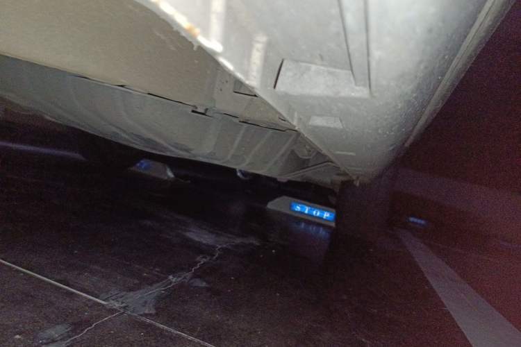 Used Geely Auto Emgrand X7 Sport 2018 1.8TD Automatic Two-Wheel Drive Zhiya Model Chassis Front Left