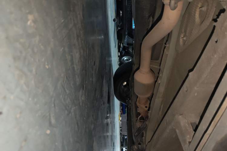 Used Geely Auto Emgrand X7 Sport 2018 1.8TD Automatic Two-Wheel Drive Smart Connect 4G Internet Edition Chassis Front Right