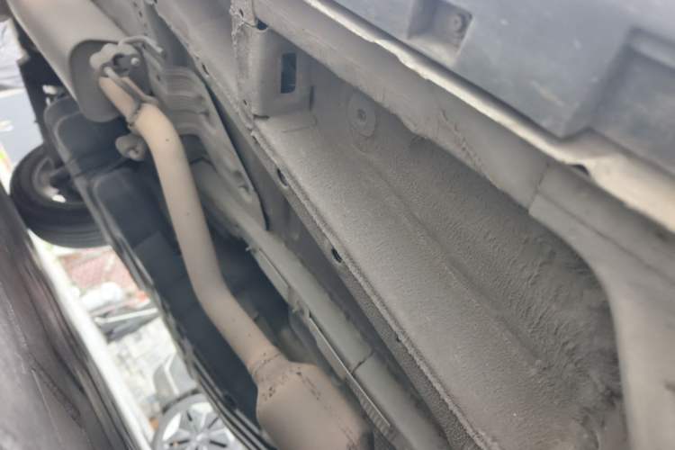 Used Geely Auto Emgrand X7 Sport 2018 1.8TD Automatic Two-Wheel Drive Smart Connect 4G Internet Edition Chassis Front Right