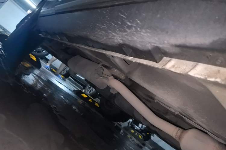 Used Geely Auto Emgrand X7 Sport 2018 1.8TD Automatic Two-Wheel Drive Smart Connect 4G Internet Edition Chassis Front Right