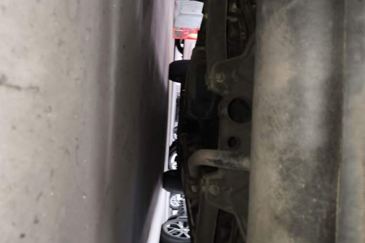Used Geely Auto Emgrand X7 Sport 2018 1.8TD Automatic Two-Wheel Drive Smart Connect 4G Internet Edition Chassis Rear