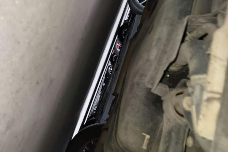 Used Geely Auto Emgrand X7 Sport 2018 1.8TD Automatic Two-Wheel Drive Smart Connect 4G Internet Edition Chassis Rear Left
