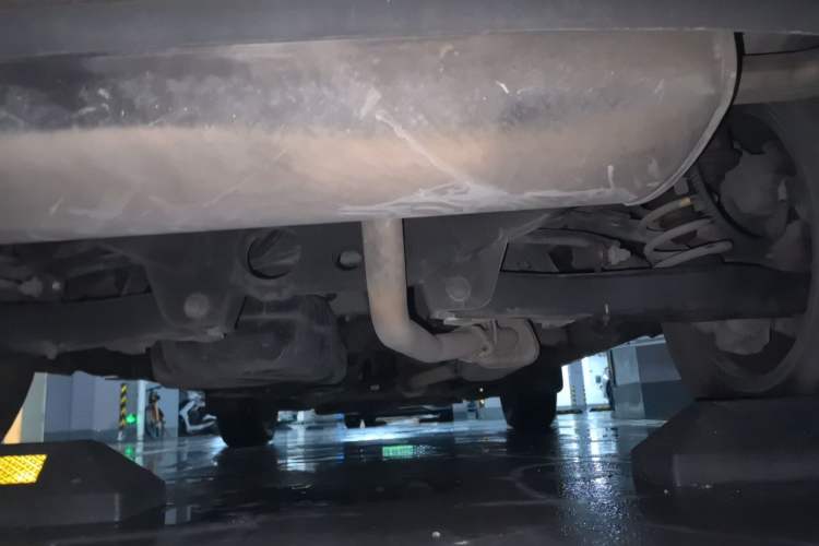 Used Geely Auto Emgrand X7 Sport 2018 1.8TD Automatic Two-Wheel Drive Smart Connect 4G Internet Edition Chassis Rear