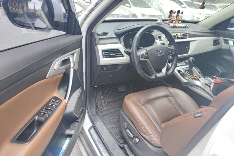 Used Geely Auto Emgrand X7 Sport 2018 1.8TD Automatic Two-Wheel Drive ZhiZun Model with 4G Connectivity Driver Seat