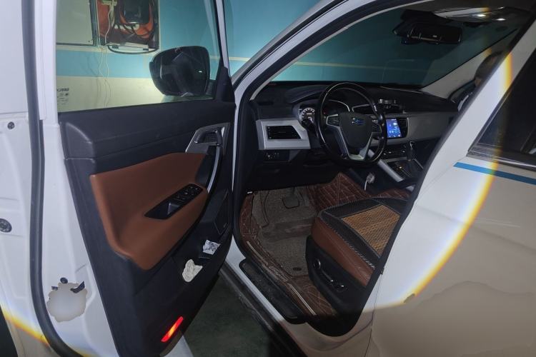 Used Geely Auto Emgrand X7 Sport 2018 1.8TD Automatic Two-Wheel Drive ZhiZun Model with 4G Connectivity Driver Seat