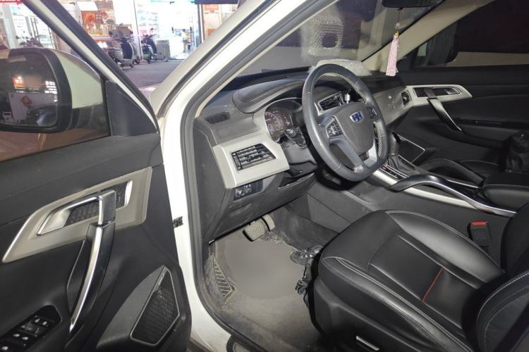 Used Geely Auto Emgrand X7 Sport 2018 1.8TD Automatic Two-Wheel Drive Smart Connect 4G Internet Edition Driver Seat