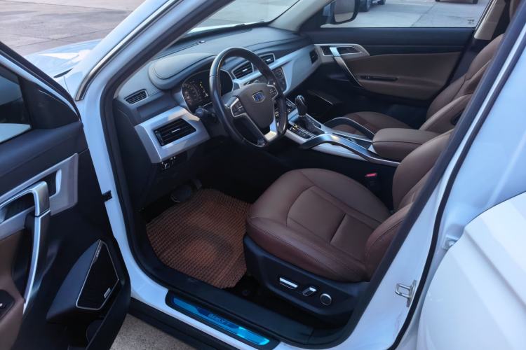 Used Geely Auto Emgrand X7 Sport 2018 1.8TD Automatic Two-Wheel Drive ZhiZun Model with 4G Connectivity Driver Seat