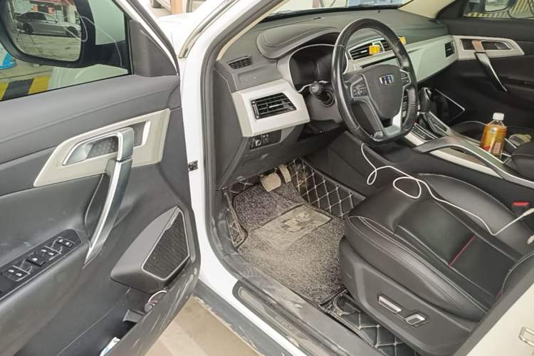 Used Geely Auto Emgrand X7 Sport 2018 1.8TD Automatic Two-Wheel Drive Smart Connect 4G Internet Edition Driver Seat